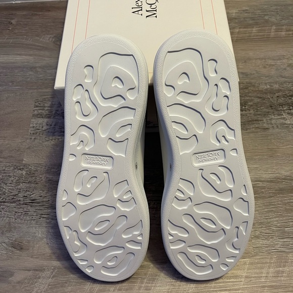 ❗️SOLD❗️Alexander McQueen - Picture 5 of 5